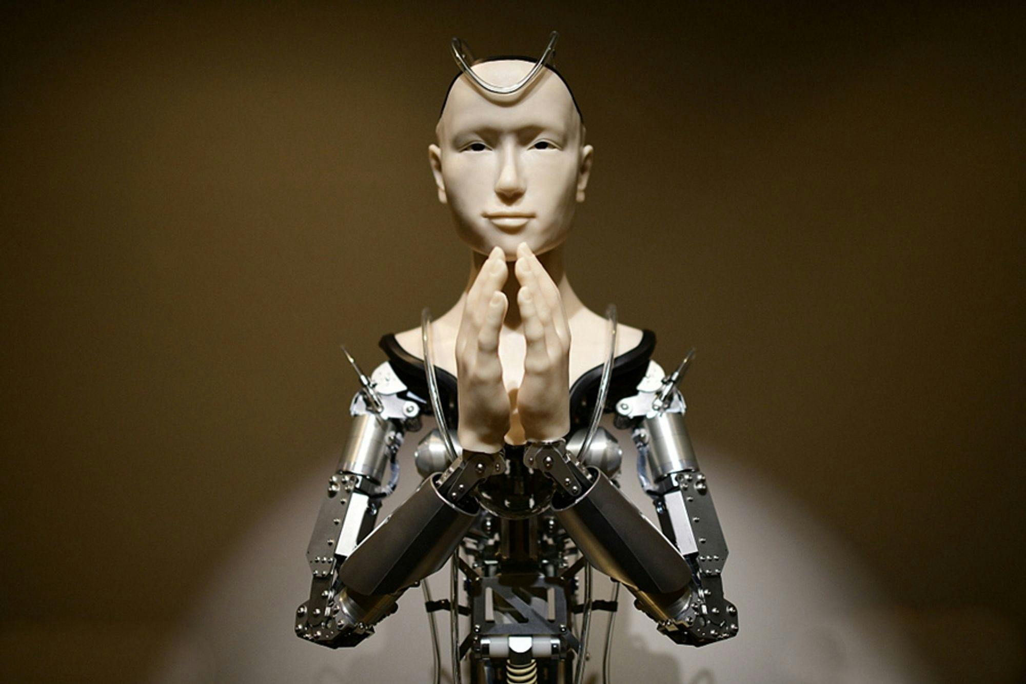 Robots and Religion: Mediating the Divine.